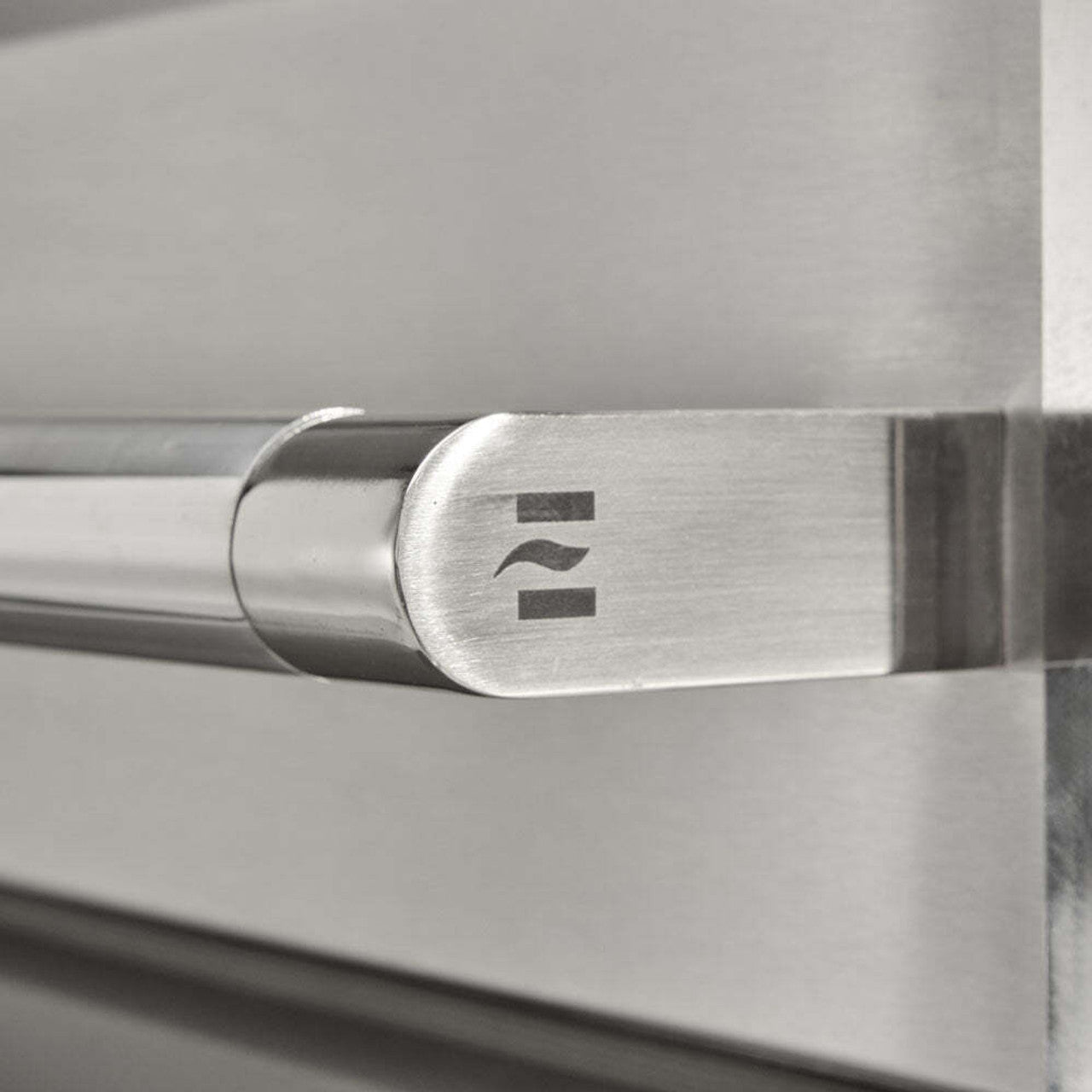 Coyote SL Series Grills handle and coyote logo